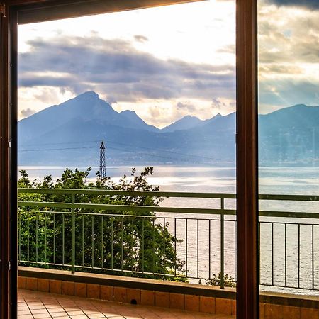Villa Al Salto - Lake Garda Бренцоне-суль-Гарда Экстерьер фото